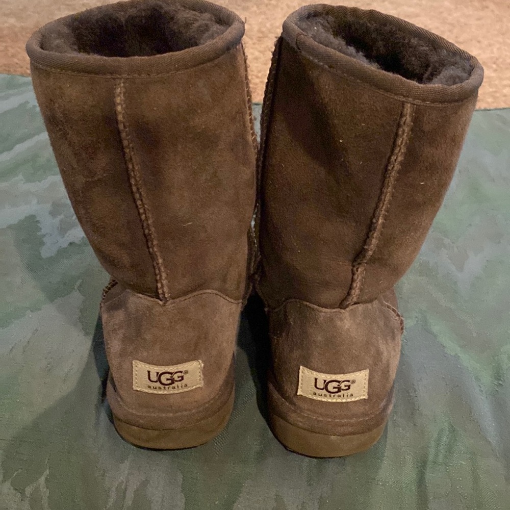 Short brown UGG boots.
